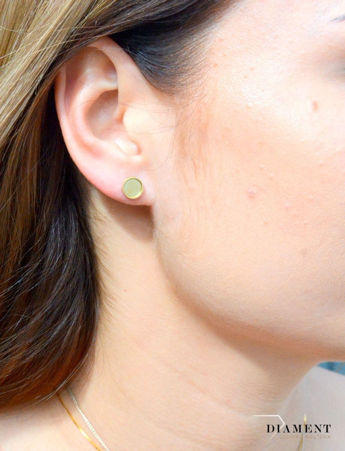 Kolczyki złote 333 okrągłe blaszki 7 mm KL 10117 333. Kolczyki złote okrągłe to klasyka w najlepszym wydaniu wykonane ze złota, próby 333. Kolczyki będą idealnym dodatkiem do każdej stylizacji. Kolcz.jpg